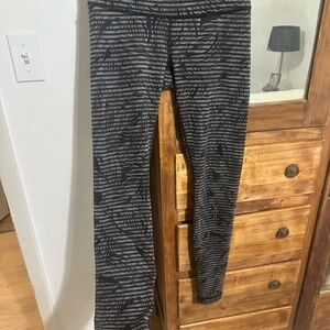 Lululemon Leggings – Black/Grey Abstract Print – Low Rise